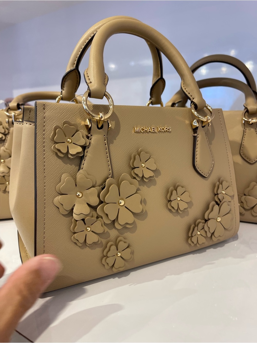 MICHAEL KORS Marilyn Sm Floral Embellished Satchel Messenger Crossbody
Camel
NWT - Picture 9 of 14